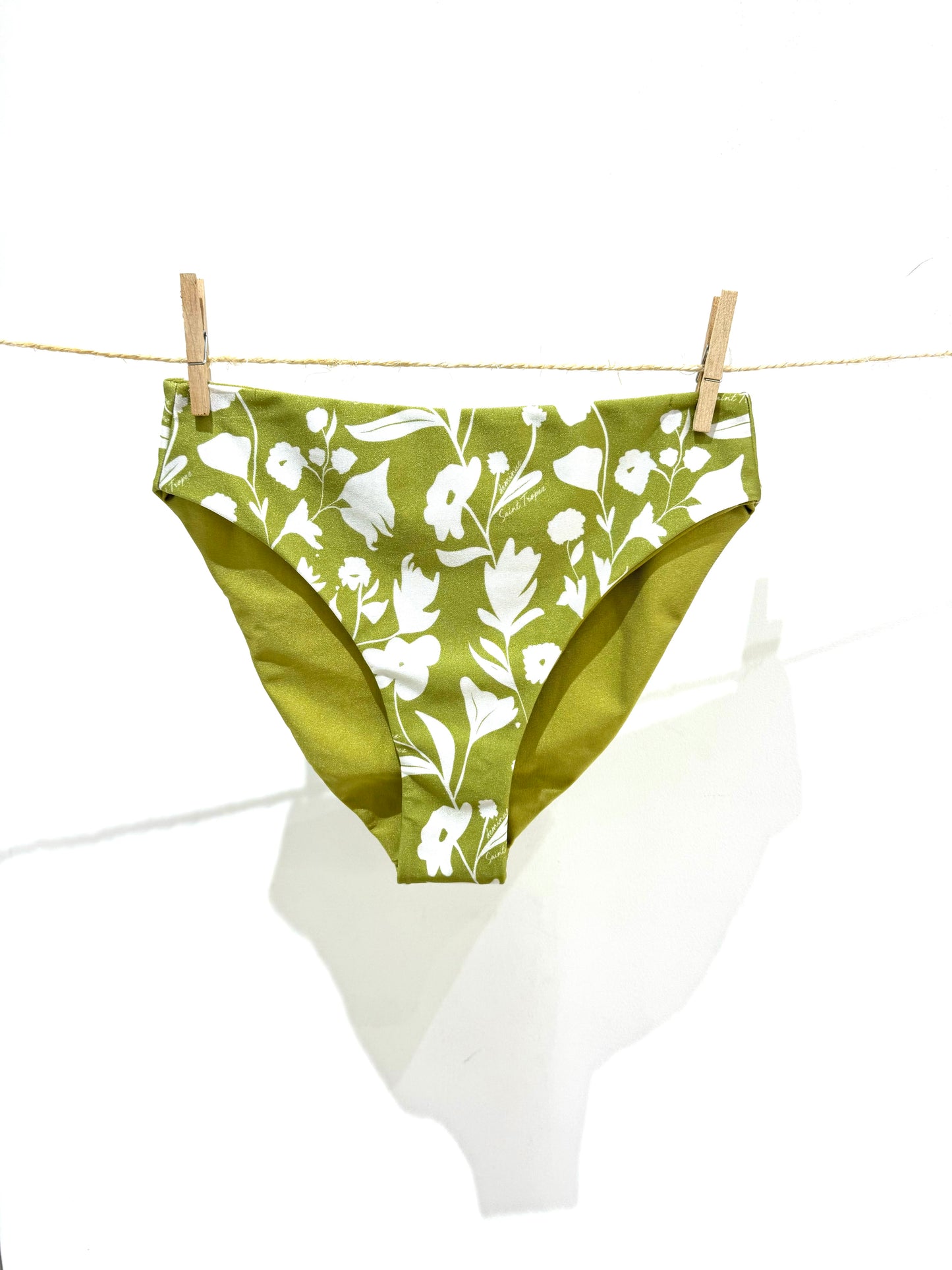 ;;;;Mado garrigue;Culotté de bikini taille haute vert satiné