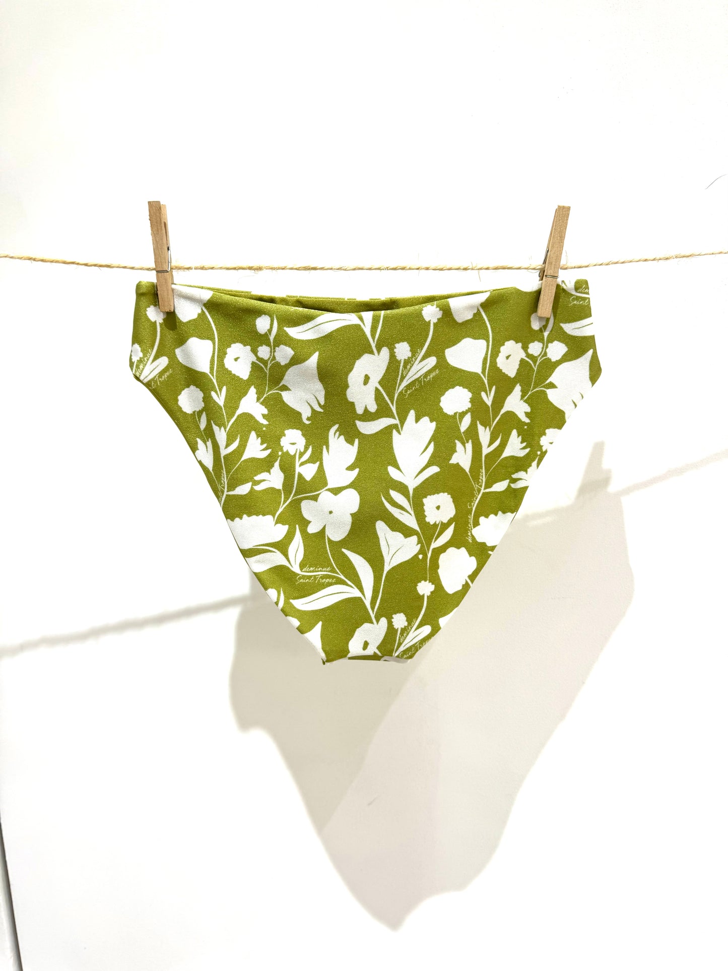 ;;;;Mado garrigue;Culotté de bikini taille haute vert satiné