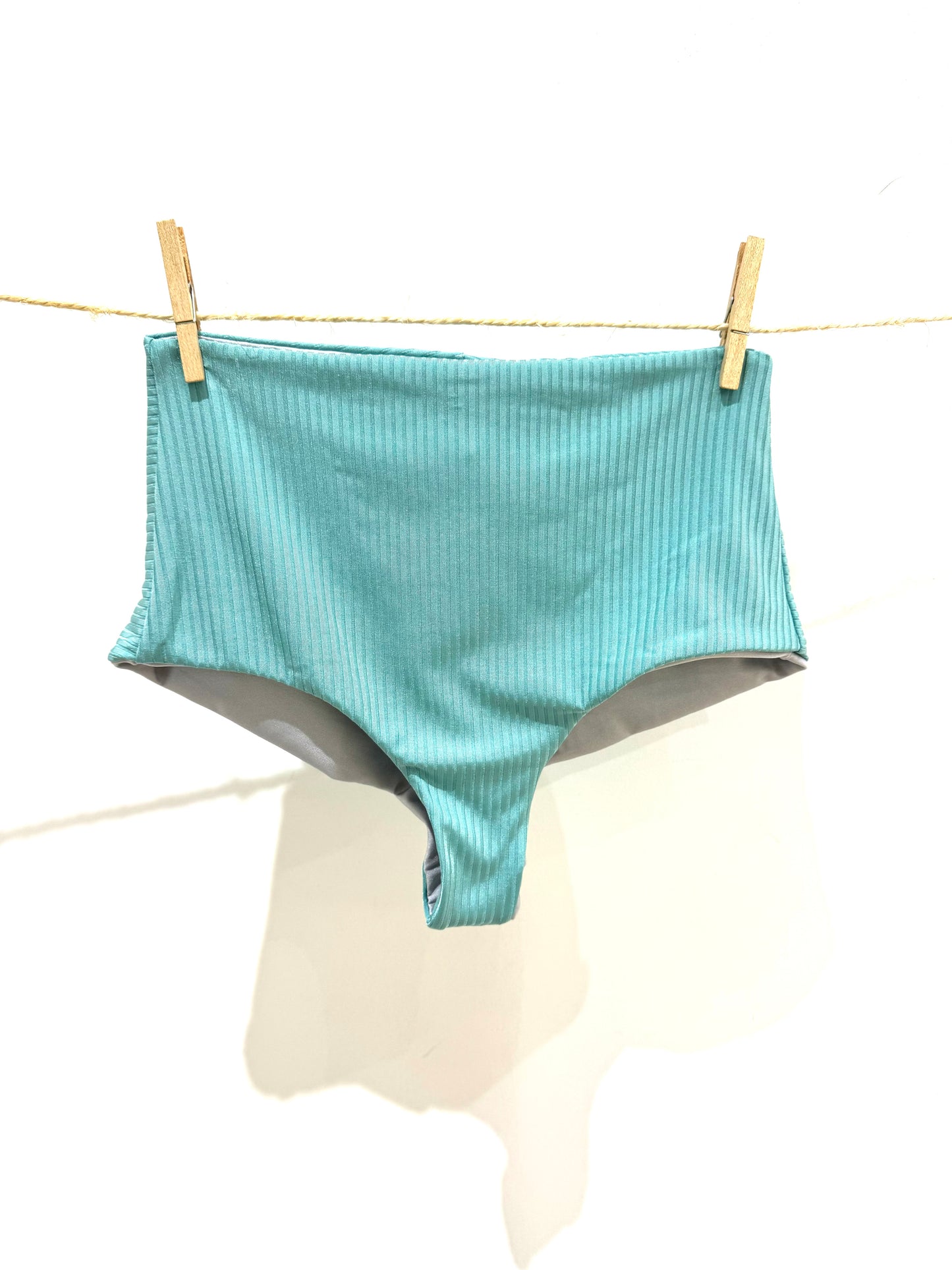 Bas de bikini taille haute shorty;;;;;Bas de bikini jolies fesses;;