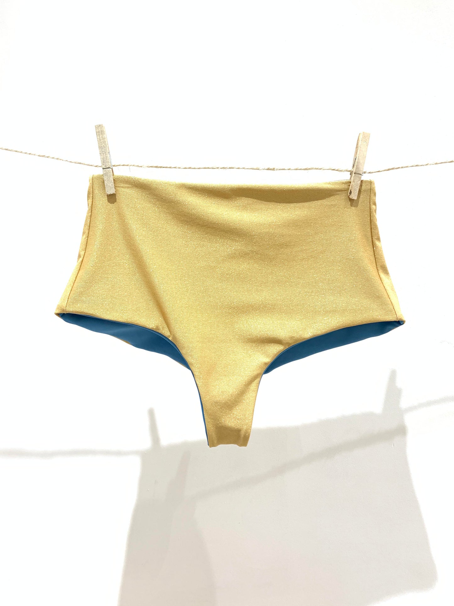 bas de bikini tanga taille haute paillettes;Bas de bikini réversible;Shorty doré;;;