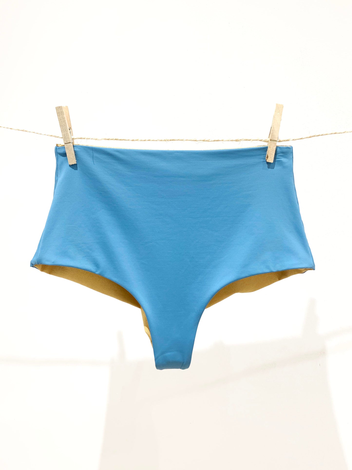 bas de bikini tanga taille haute paillettes;Bas de bikini réversible;Shorty doré;;;