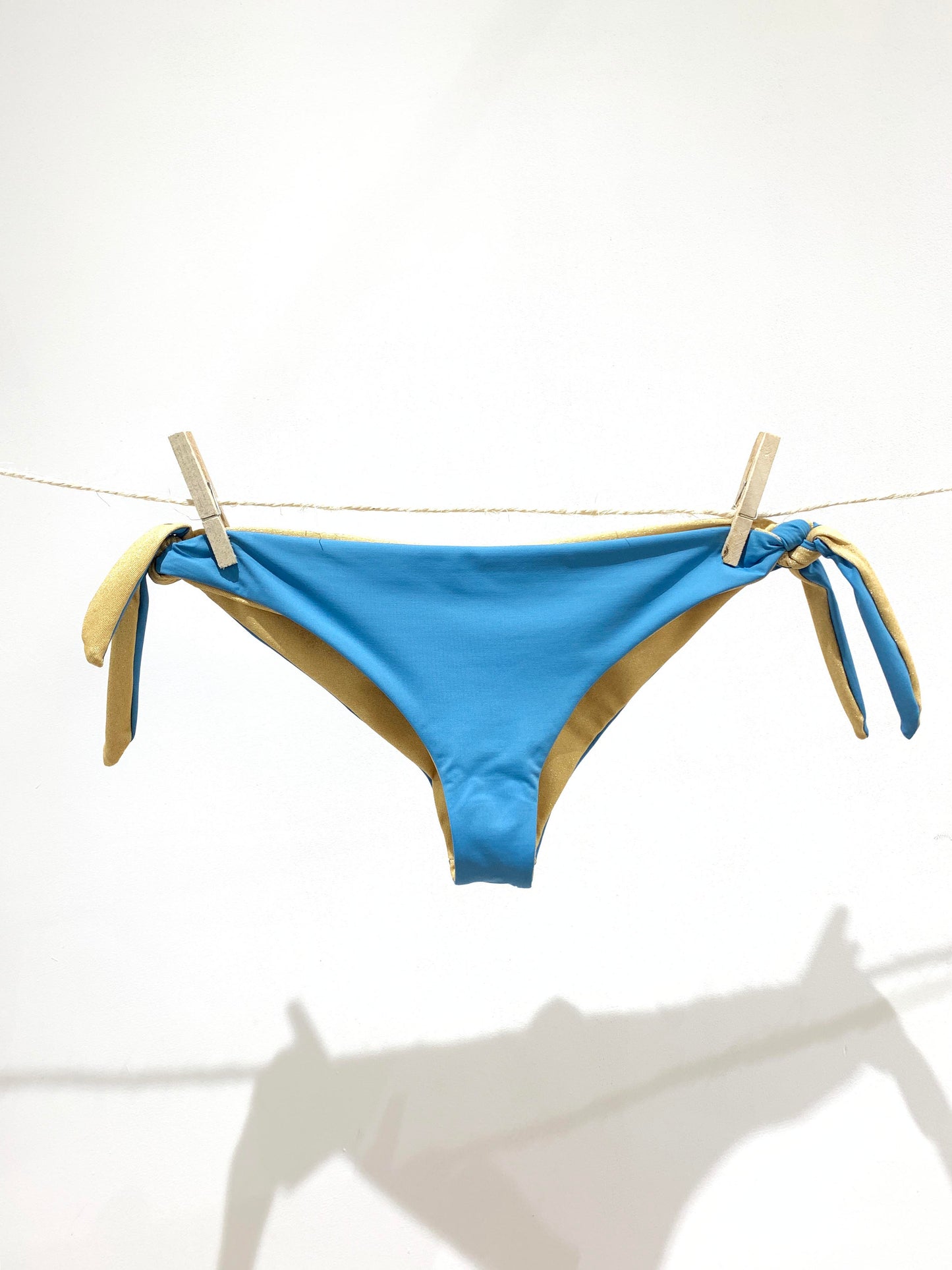 culotte de bikini dorée à noeuds;;;;bas de maillot push-up Ema Deminue;