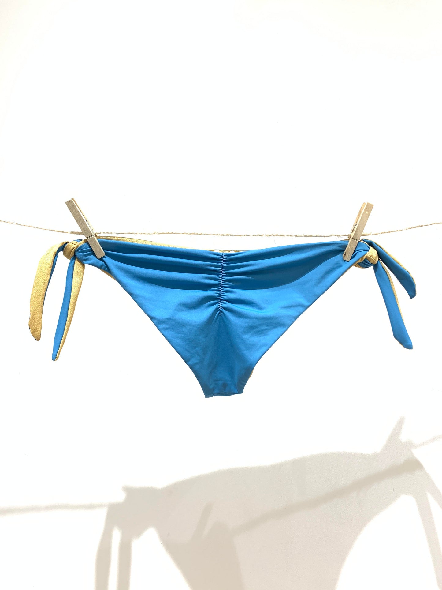 culotte de bikini dorée à noeuds;;;;bas de maillot push-up Ema Deminue;