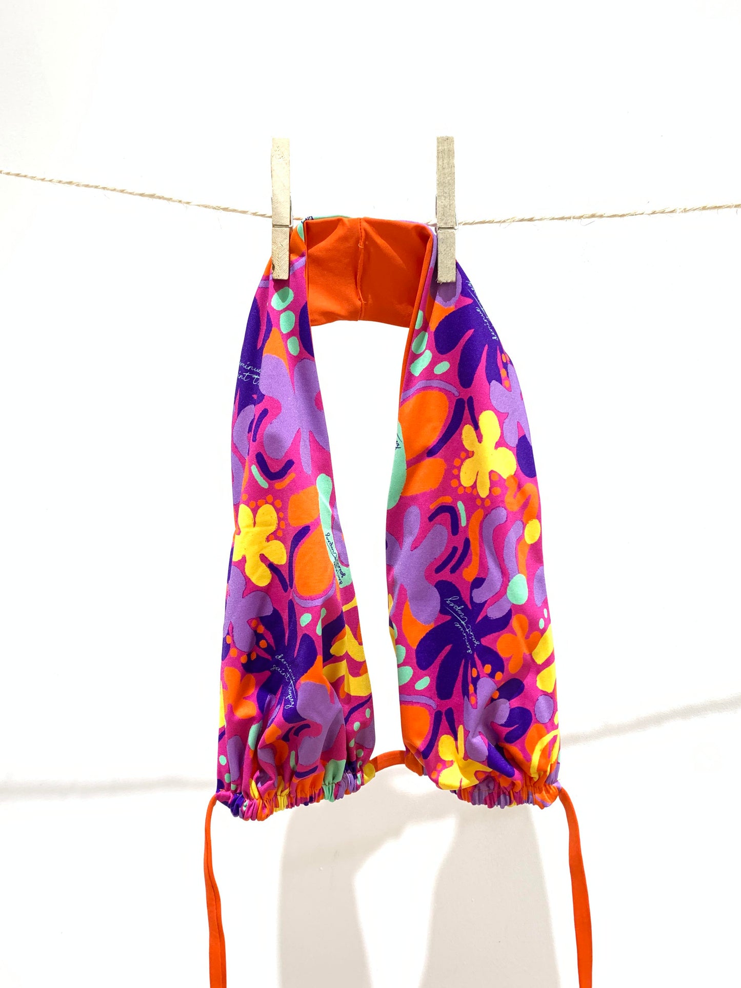 pam moon;haut de maillot bandeau;top de bikini orange;bandeau de maillot noir;
