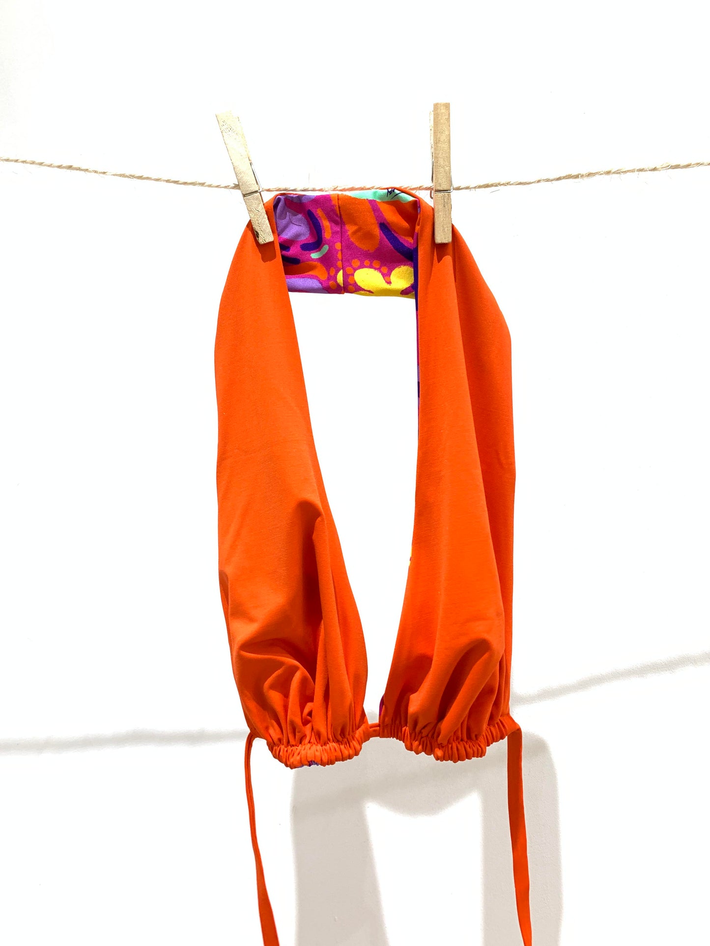pam moon;haut de maillot bandeau;top de bikini orange;bandeau de maillot noir;
