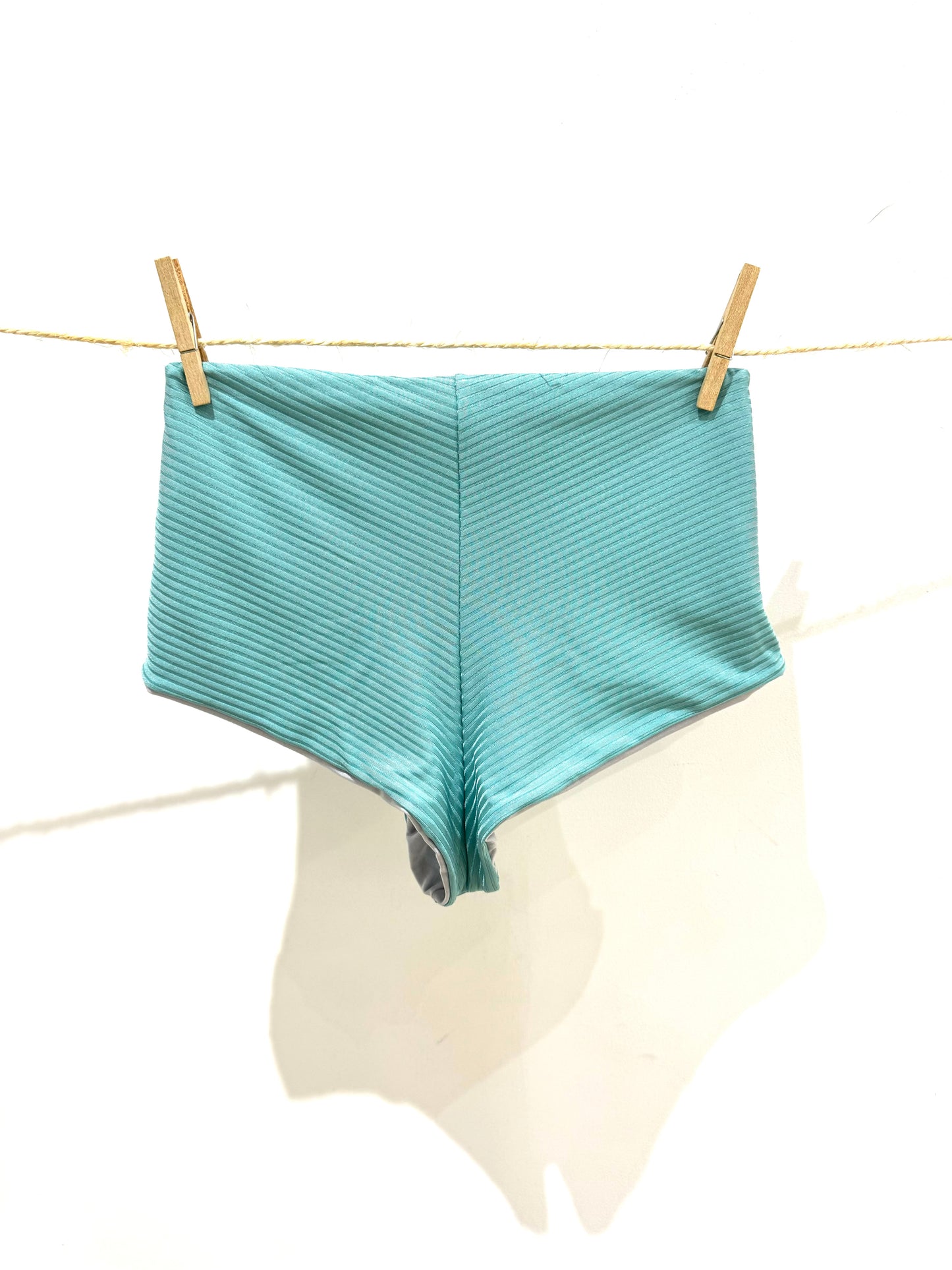 Bas de bikini taille haute shorty;;;;;Bas de bikini jolies fesses;;