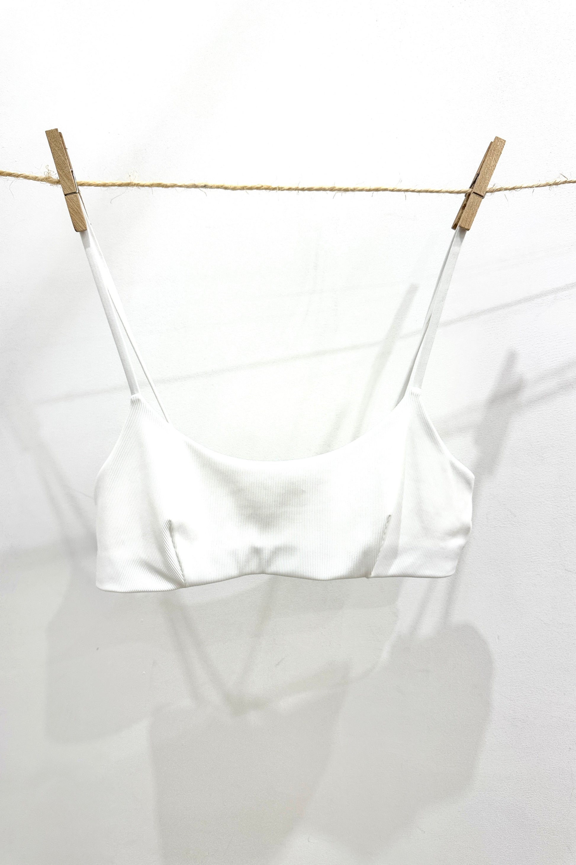 brassière de bikini bretelles fines blanc
